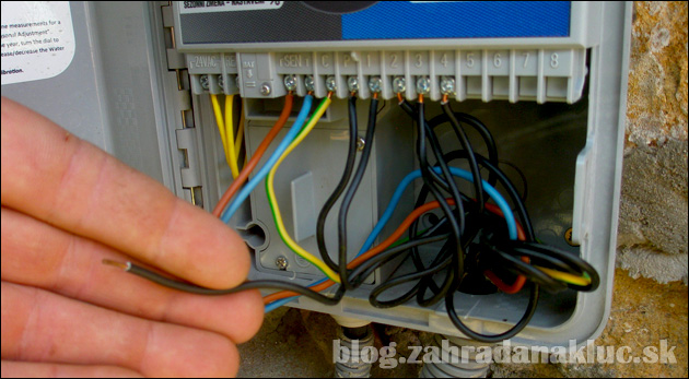 Ako napojit elektromagnetické ventily a ovládaciu jednotku závlahy